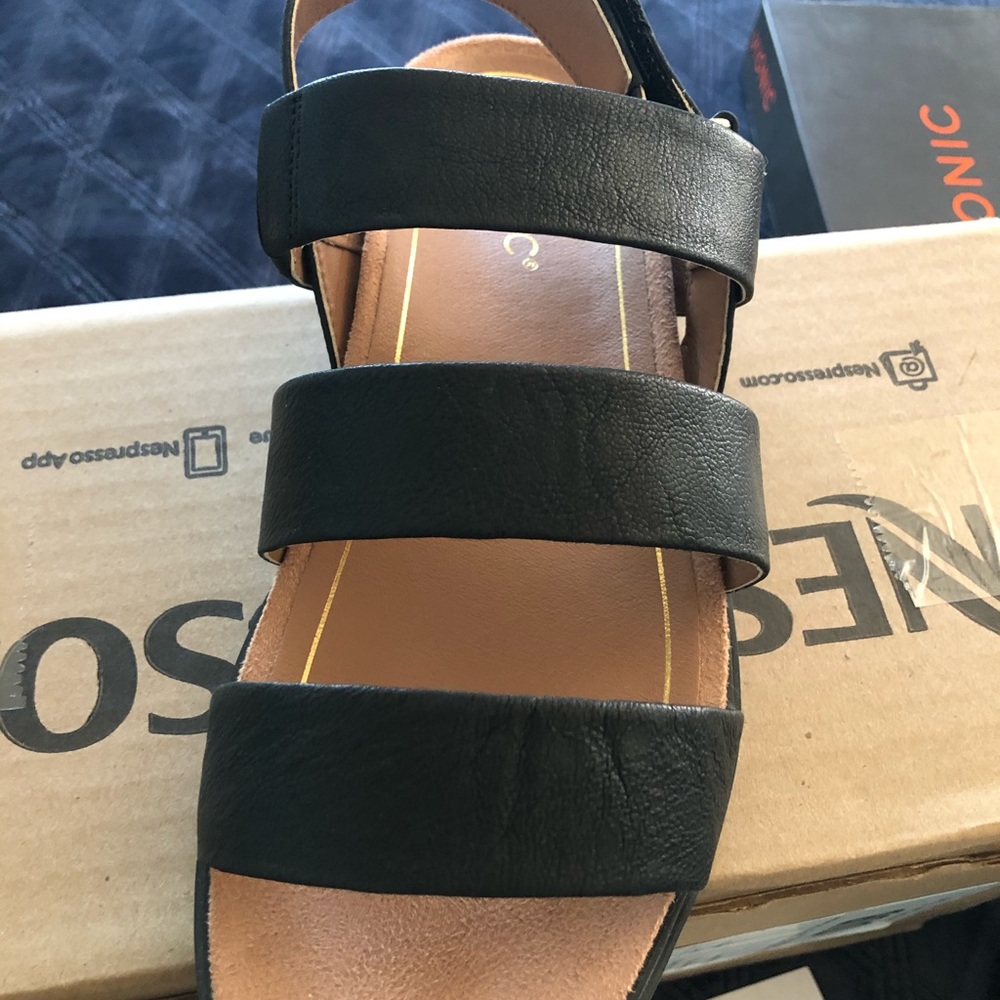 Leila Keomi sandals from Vionic